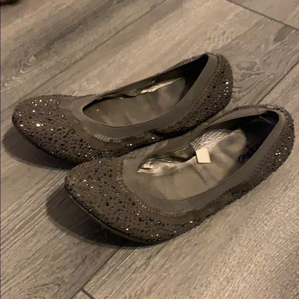 Grey flat shoes